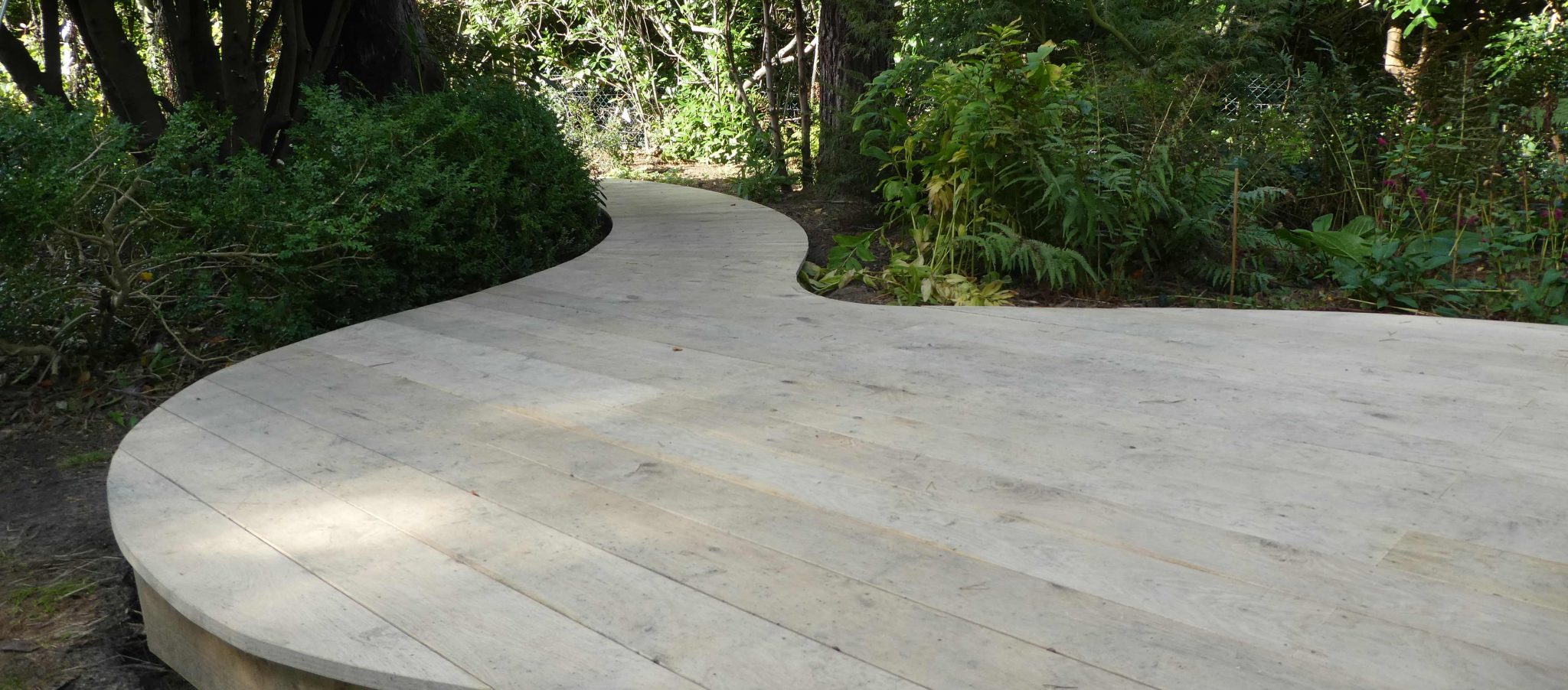 Curved Oak Deck and Pathway Julie Cox Garden Design